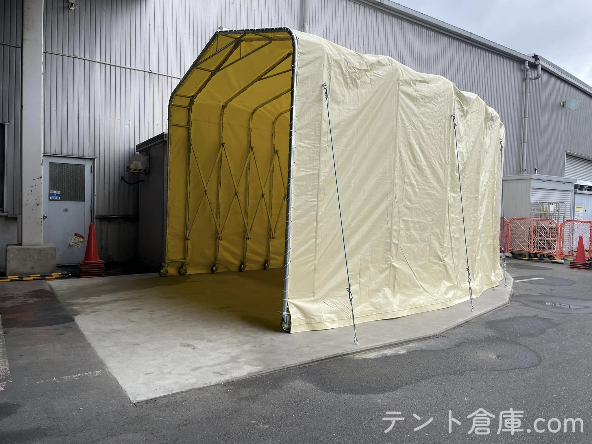 キャスター付きジャバラテント